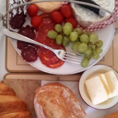 Chambre D'Hotes Oiron, Deux Sevres - Not Near Taize, Burgundy Bed & Breakfast エクステリア 写真